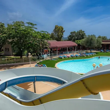 Acqua E Sole 营地 4*